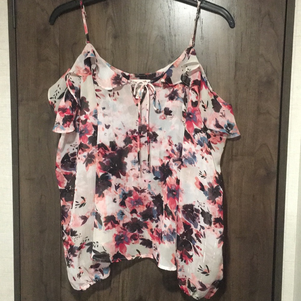Gorgeous cold shoulder top!